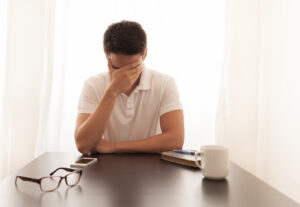Chronic Exposure to Blue Light from Electronic Screens Induces Retina Damage